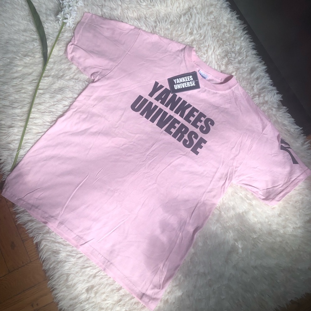 Ladies Yankees Universe T shirt 👚